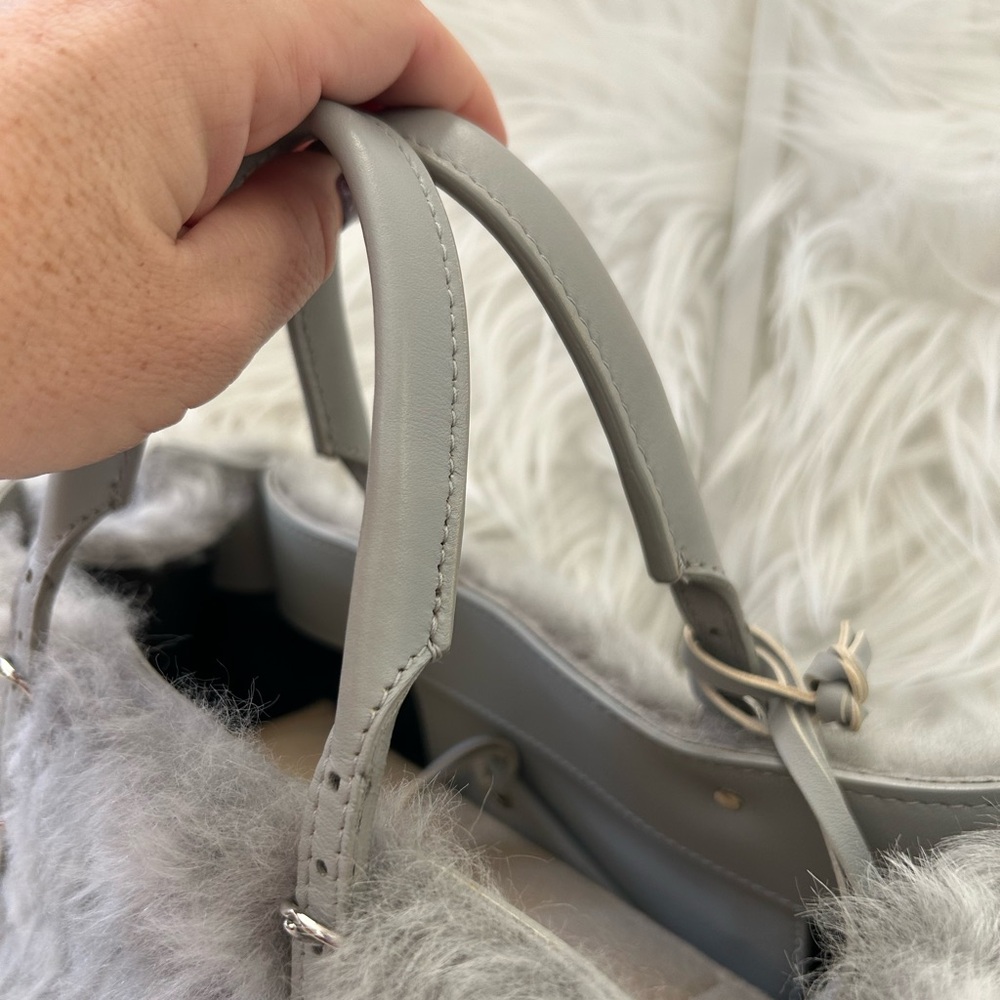 Balenciaga Papier in Mouton & Leather
With dust bag, original strap crossbody - Picture 8 of 16